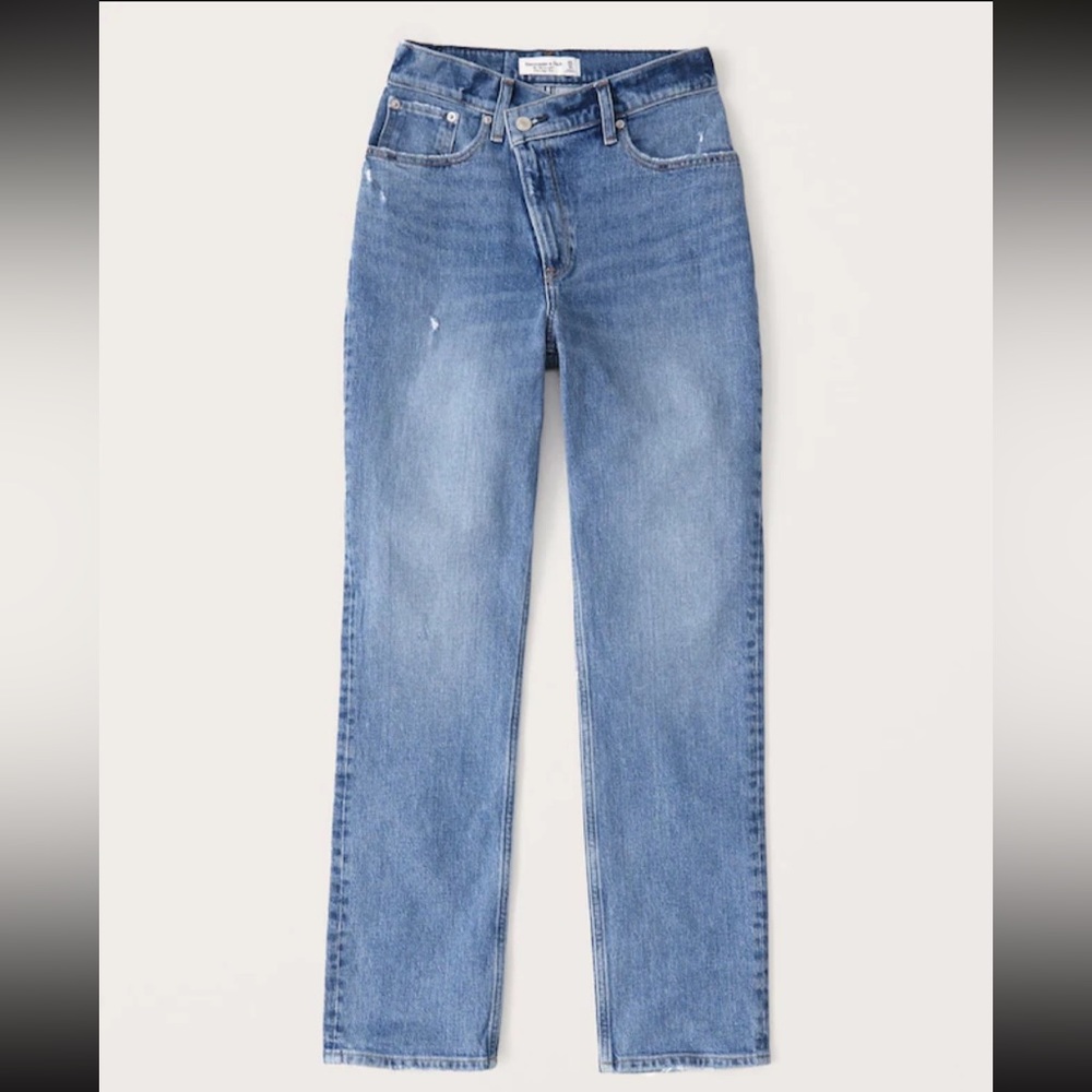 Abercrombie & Fitch Curve Love Ultra High Rise 90s Straight Jean.